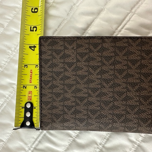 NWOT Michael Kors emblem Passport/ID Holder - Picture 4 of 7